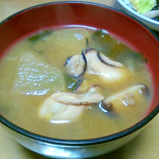 牡蠣と大根と椎茸の味噌汁